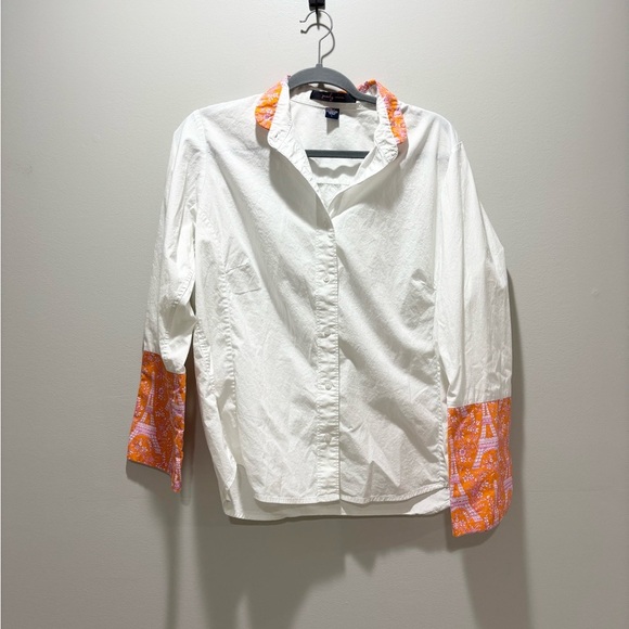 PEARLY VINE • Women’s White Button Down Stretch Contrast Cuff Eiffel Tower Paris - Picture 1 of 5